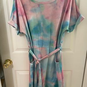 Tie dye dress with waist tie and pockets